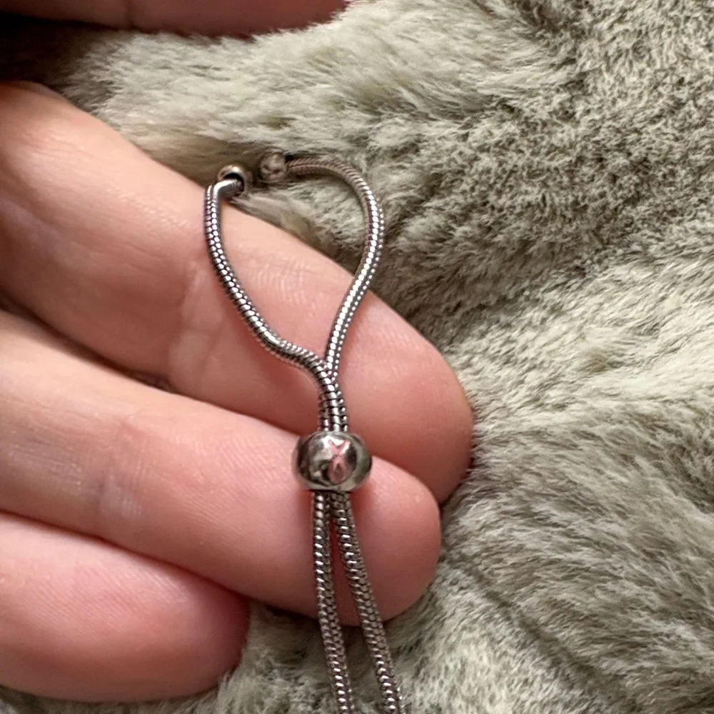 Elegant Silver and Pink Pearl Bracelet - Picture 2 of 3